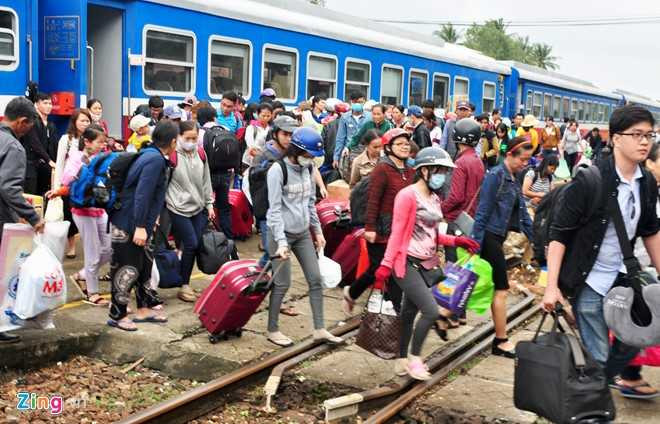 Phut nguoi doan tu o nha ga ngay can Tet hinh anh 3