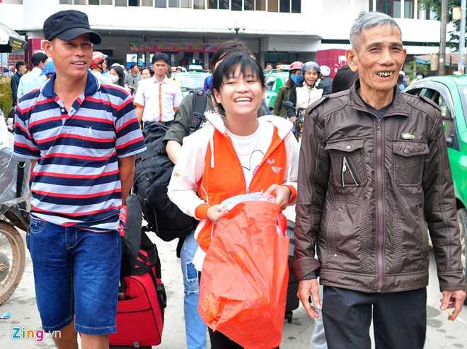 Phut nguoi doan tu o nha ga ngay can Tet hinh anh 6