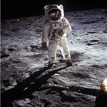 Neil-Armstrong-4-640d1