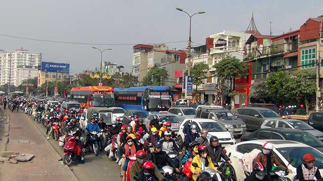  Gần 15h, đường Giải Phóng ùn tắc kéo dài hàng kilomet 