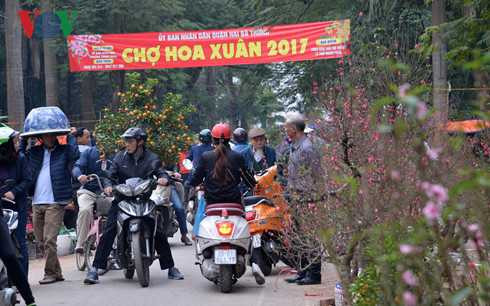 dich chuyen cac cho hoa tet duong bot tac an ninh bao dam hinh 1