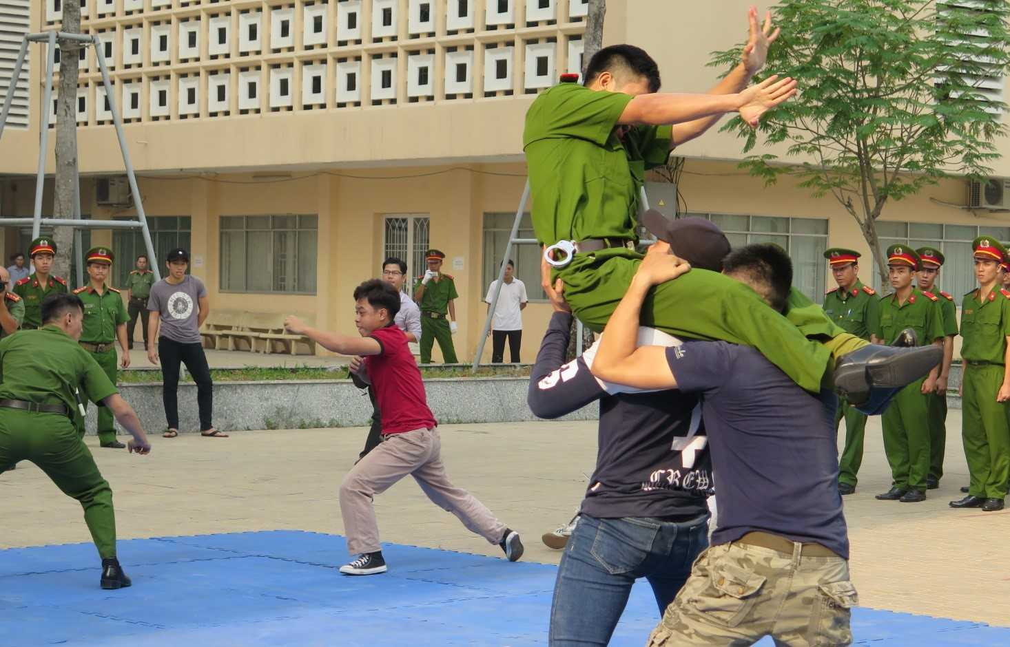 Bí thư Đinh La Thăng: ‘Từ hôm nay là giây phút đen tối nhất của tội phạm’ - ảnh 3