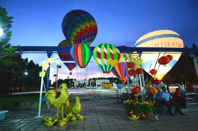 Bãi thả khinh khí cầu tại quảng trường La Mã.