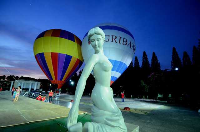 Ngày mùng 3 & 4, diễn ra “Night Glow_ Đêm ánh sáng khinh khí cầu_”vào lúc 20h30 – 21h00 với phần trình diễn thổi lửa khinh khí cầu theo nhịp điệu âm nhạc sôi động của các DJ.