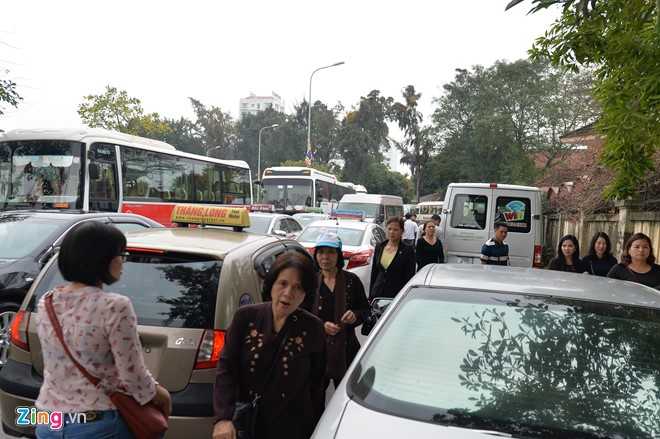 Dan van phong, gioi kinh doanh do xo le phu ngay dau di lam hinh anh 1