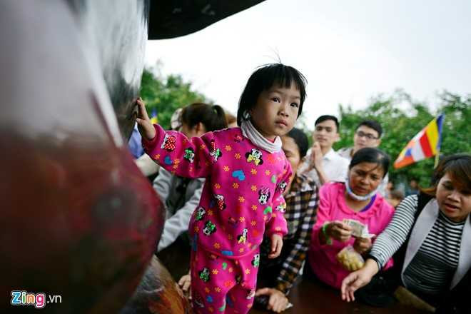 Hinh anh xau xi, phan cam ngap chua Bai Dinh dau nam moi hinh anh 12