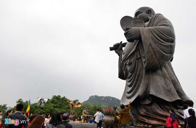 Hinh anh xau xi, phan cam ngap chua Bai Dinh dau nam moi hinh anh 6