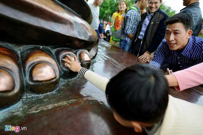 Hinh anh xau xi, phan cam ngap chua Bai Dinh dau nam moi hinh anh 9