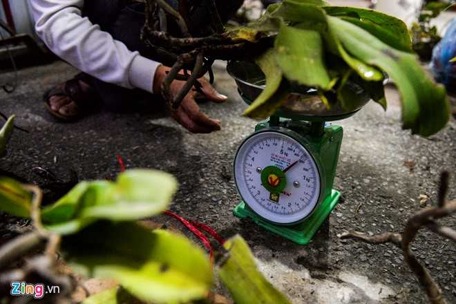 Quang chan ban hang, doi mua di le chua o cho Vieng hinh anh 14