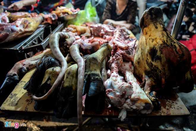 Quang chan ban hang, doi mua di le chua o cho Vieng hinh anh 17