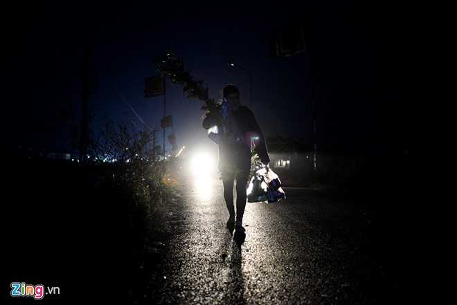 Quang chan ban hang, doi mua di le chua o cho Vieng hinh anh 19