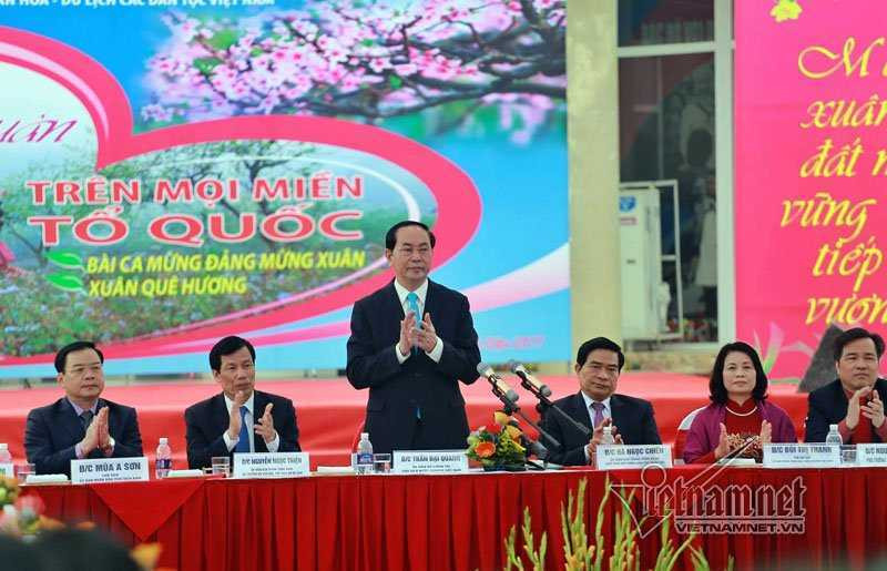 Chủ tịch nước ném còn cùng đồng bào các dân tộc