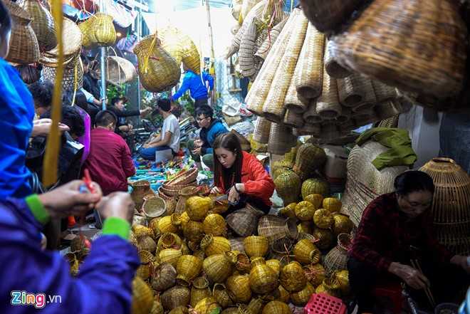 Quang chan ban hang, doi mua di le chua o cho Vieng hinh anh 9