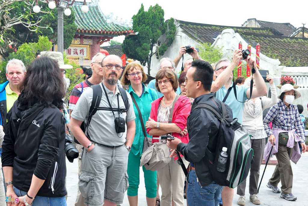 Dan mien Trung 'rong ran' o Hoi An xin loc dau nam hinh anh 13