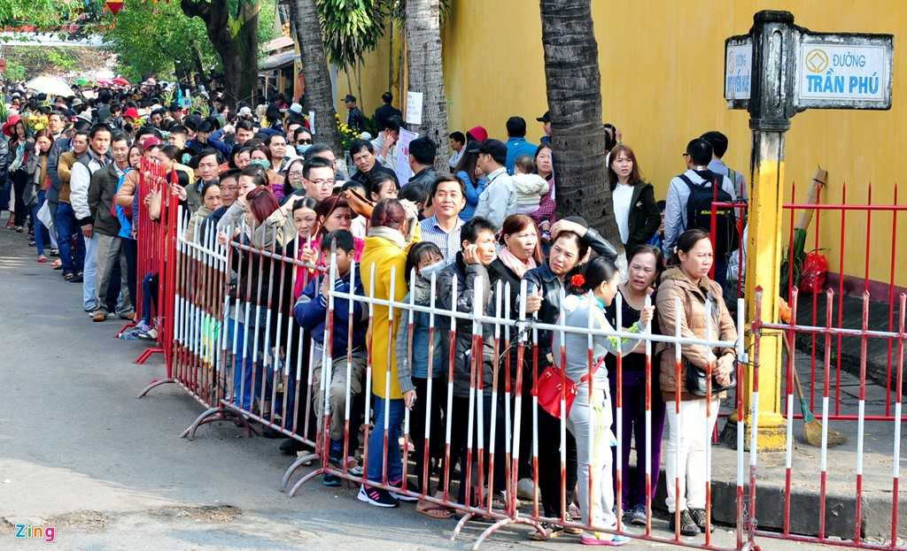 Dan mien Trung 'rong ran' o Hoi An xin loc dau nam hinh anh 3