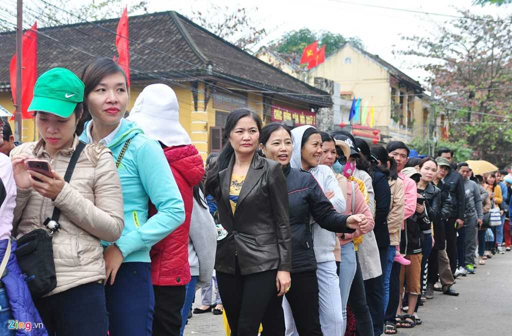 Dan mien Trung 'rong ran' o Hoi An xin loc dau nam hinh anh 4
