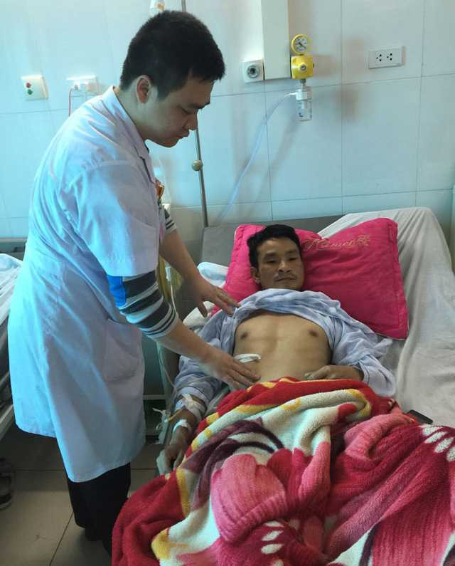  Anh Sơn đang được điều trị tại bệnh viện. 