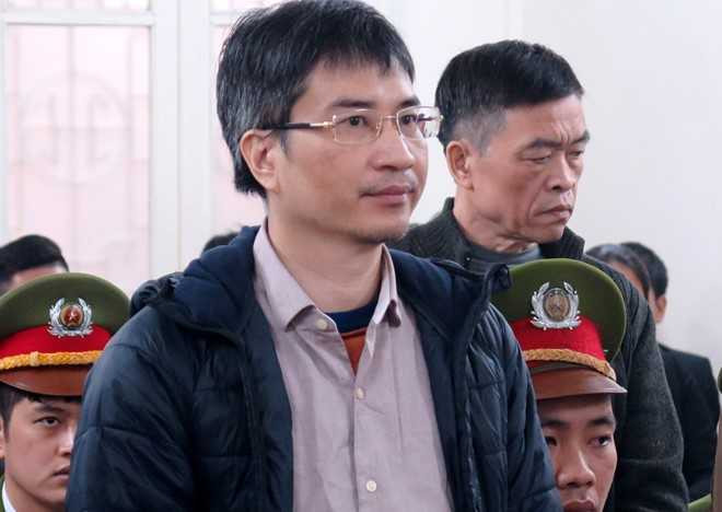 Nguoi bi cao buoc tham o gan 16 trieu USD khai gi? hinh anh 1