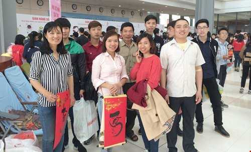 Cả nhà 11 người đi xe máy lên Hà Nội hiến máu