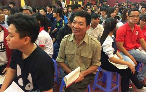 Cả nhà 11 người đi xe máy lên Hà Nội hiến máu