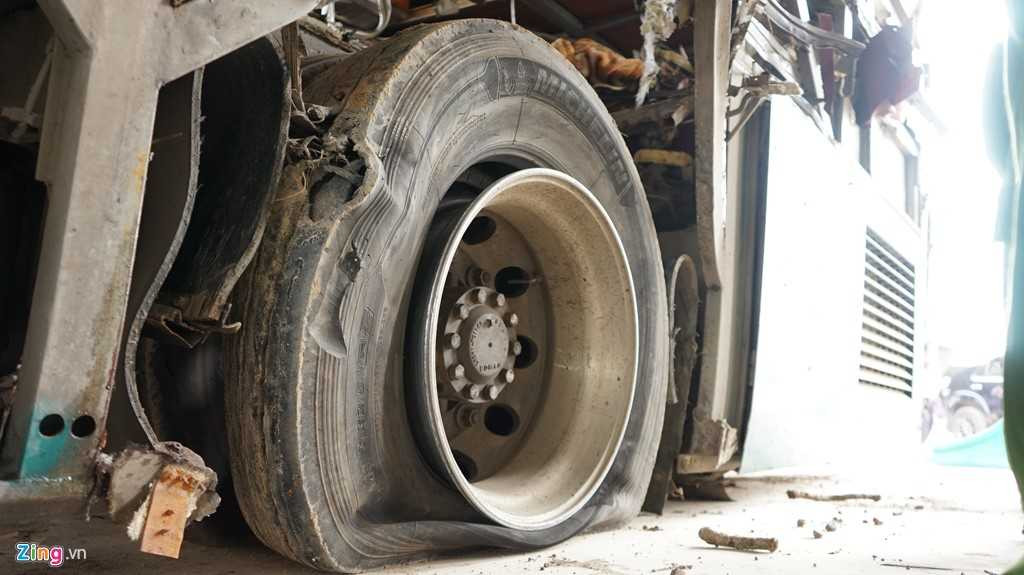 Ben trong xe giuong nam phat no giua dem lam 2 nguoi chet hinh anh 12