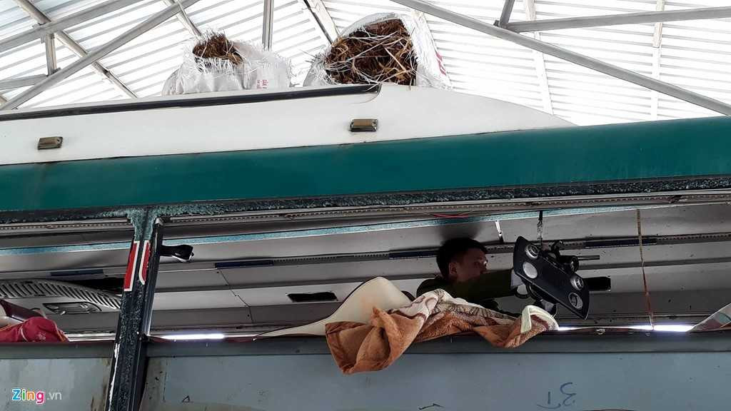 Ben trong xe giuong nam phat no giua dem lam 2 nguoi chet hinh anh 6