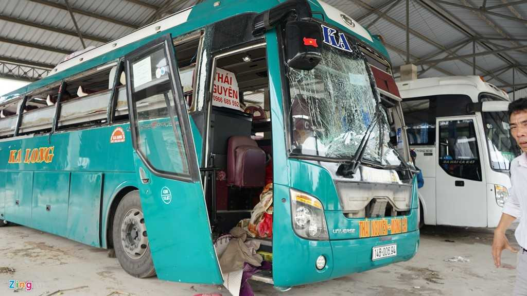 Ben trong xe giuong nam phat no giua dem lam 2 nguoi chet hinh anh 1