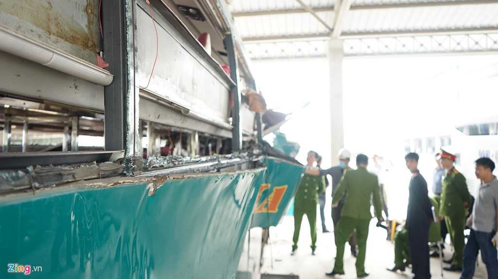 Ben trong xe giuong nam phat no giua dem lam 2 nguoi chet hinh anh 2