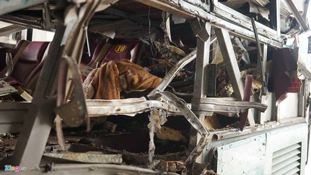 Ben trong xe giuong nam phat no giua dem lam 2 nguoi chet hinh anh 5