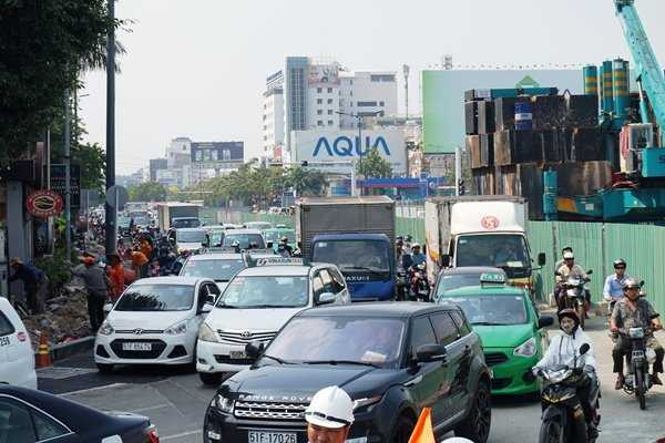 TPHCM, cửa ngõ Tân Sơn Nhất, kẹt xe, phân luồng giao thông, đường Trường Sơn,