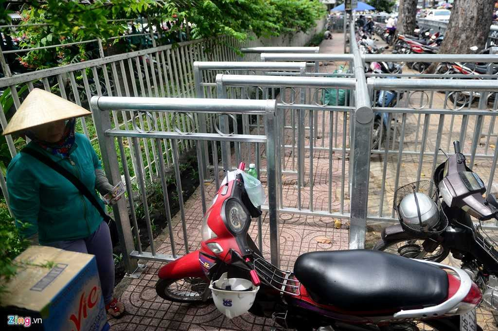 Dai phan cach via he nhu chuong thu o Sai Gon hinh anh 10