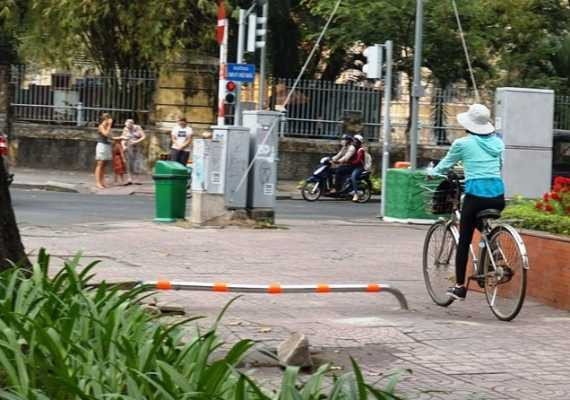 TPHCM, Sở GTVT, Lãnh đạo TP, barie, vỉa hè, điều chỉnh,