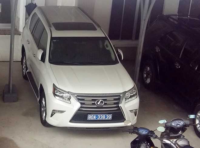 Ca Mau nhan 2 xe Lexus tu doanh nghiep