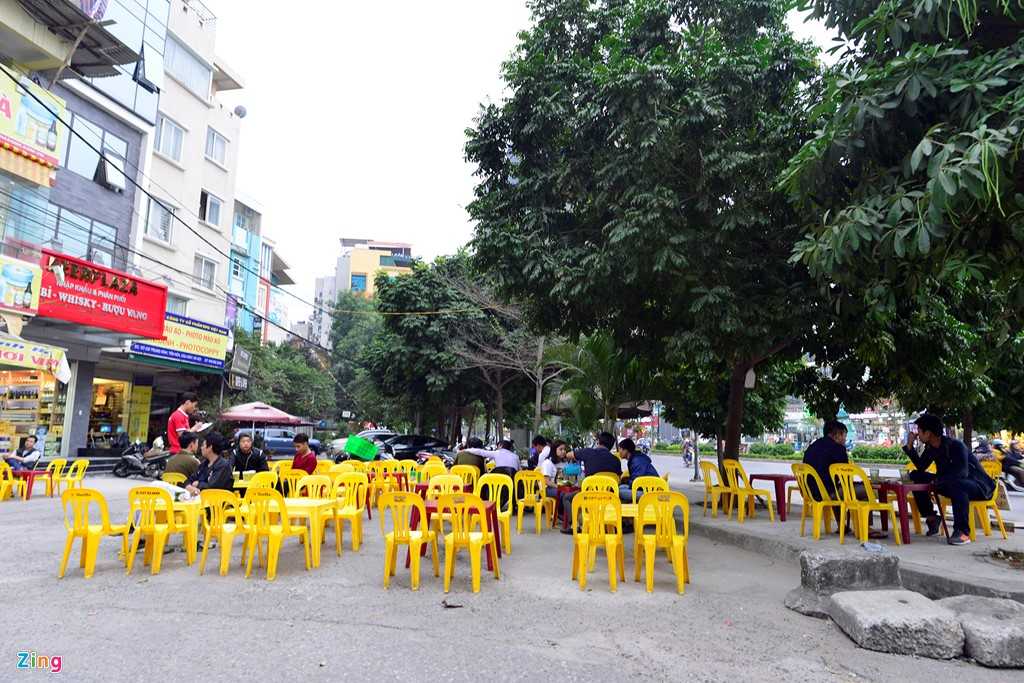 Quan nhau Ha Noi coi via he nhu 'cua nha minh' hinh anh 19
