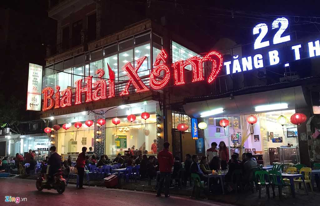 Quan nhau Ha Noi coi via he nhu 'cua nha minh' hinh anh 10