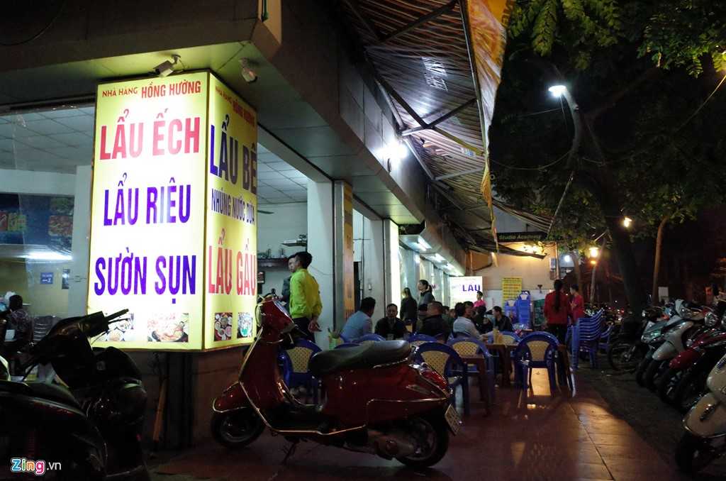 Quan nhau Ha Noi coi via he nhu 'cua nha minh' hinh anh 13