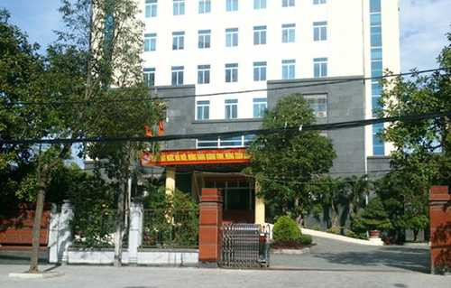 can-bo-tai-nguyen-bi-dinh-chi-cong-tac-de-lam-ro-viec-voi-tien-doanh-nghiep