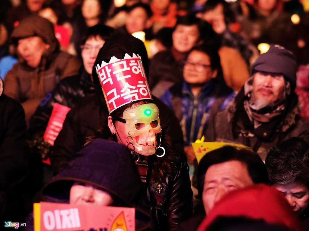 Nhieu nguoi Han Quoc hat mung Tong thong Park bi phe truat hinh anh 7