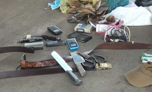 Nam thanh nien tu vong canh chiec xe Fortuner ben ve duong hinh anh 1