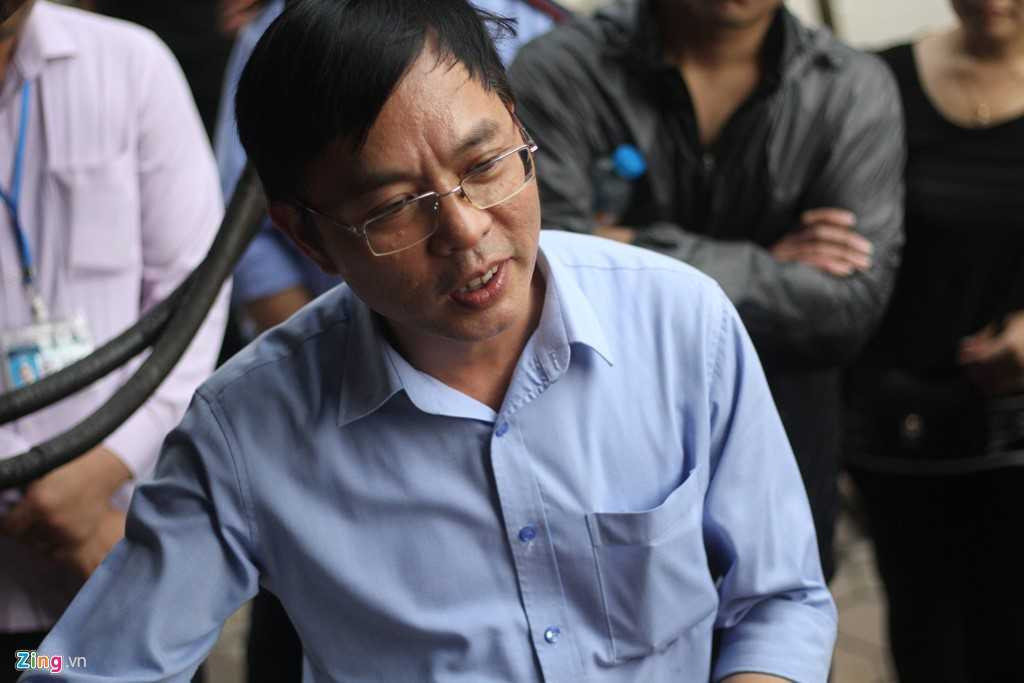 Chu cua hang tap hoa o Ha Noi kien quyet khong tra via he hinh anh 8