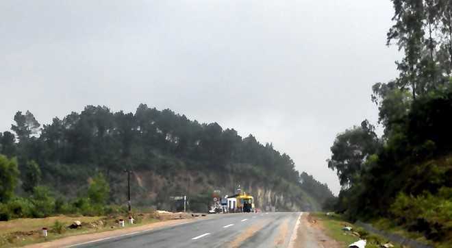 Nhan tien bao ke, 4 thanh tra giao thong bi dinh chi cong tac hinh anh 1