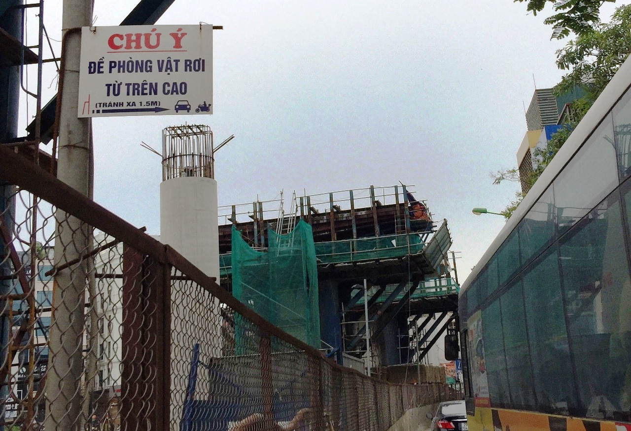 Biển báo gây sợ hãi tại dự án metro Nhổn – Ga Hà Nội ảnh 1