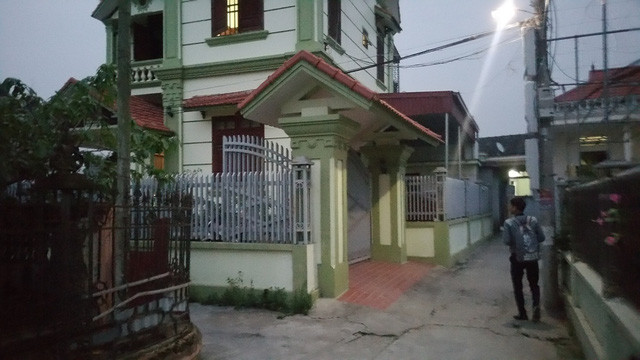  Ngôi nhà của ông bà ngoại Linh, nơi cháu bé có nhiều năm sinh sống thủa thơ ấu (ảnh: Thu Hằng) 