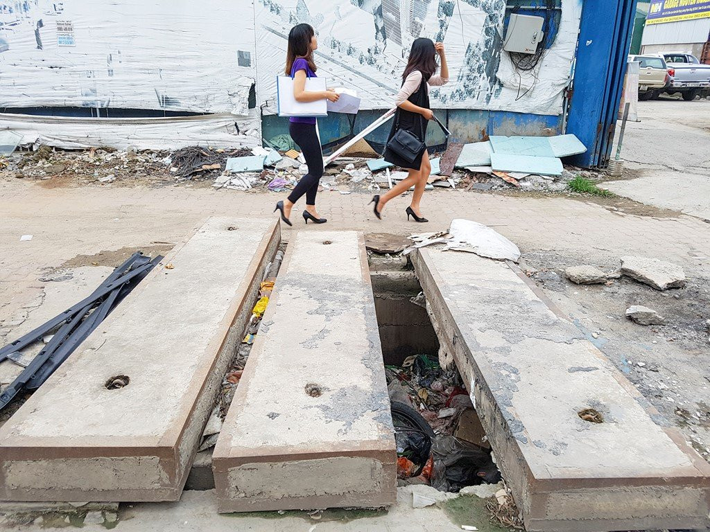 Via he Ha Noi - Bẫy chết người trên vỉa hè Hà Nội - Xã hội - 9