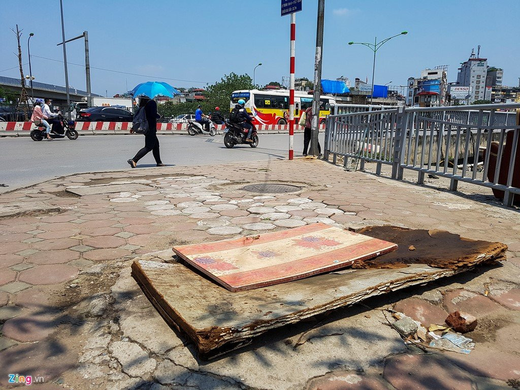 Via he Ha Noi - Bẫy chết người trên vỉa hè Hà Nội - Xã hội - 11