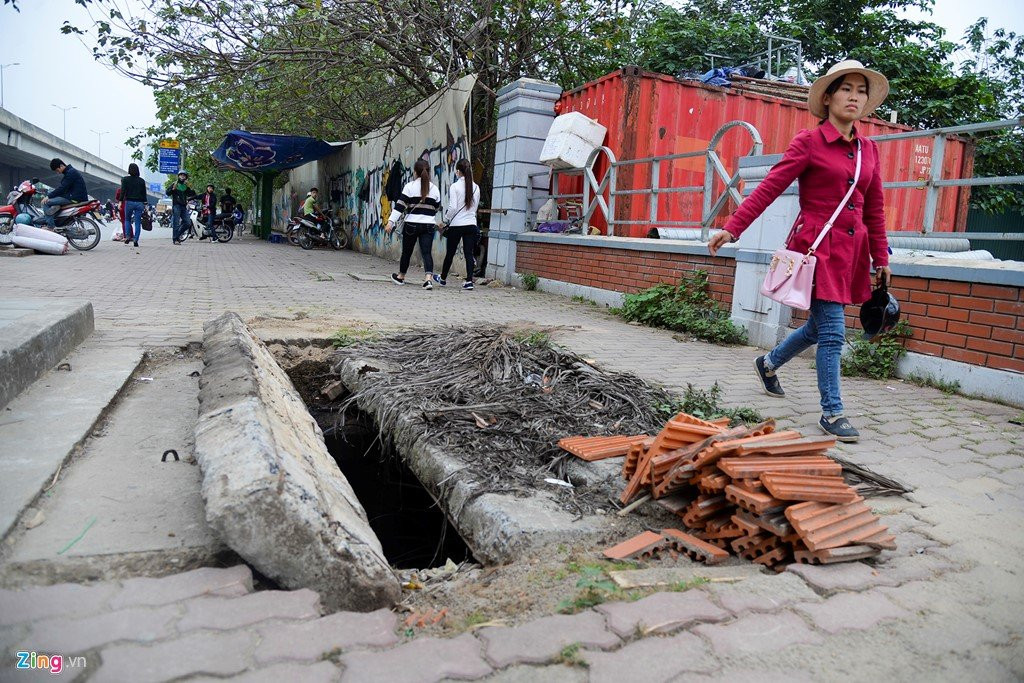 Via he Ha Noi - Bẫy chết người trên vỉa hè Hà Nội - Xã hội