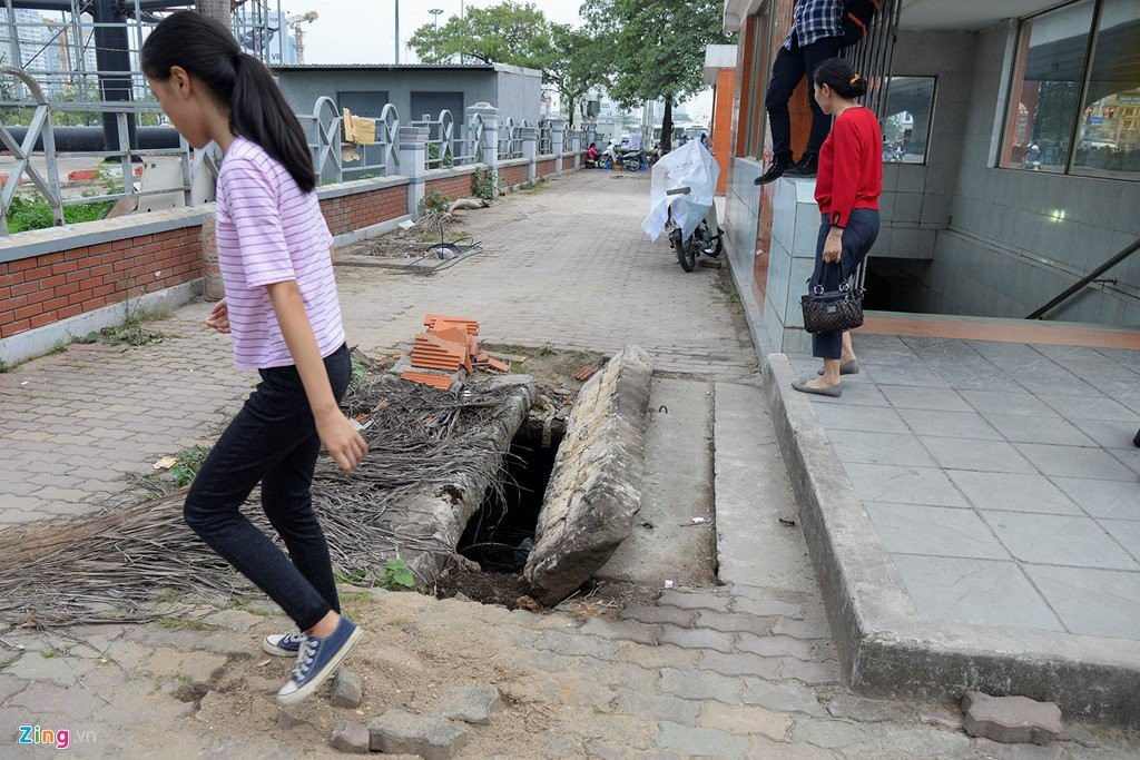 Via he Ha Noi - Bẫy chết người trên vỉa hè Hà Nội - Xã hội - 2