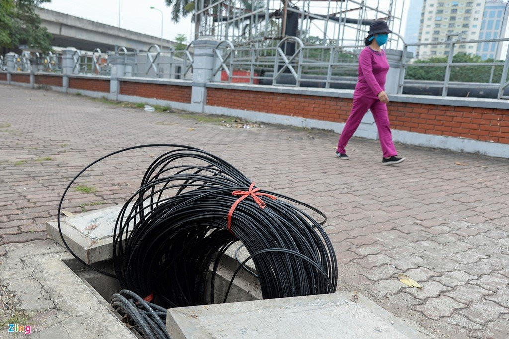 Via he Ha Noi - Bẫy chết người trên vỉa hè Hà Nội - Xã hội - 3