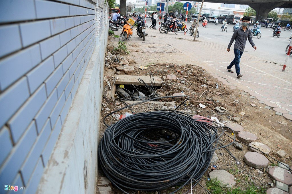 Via he Ha Noi - Bẫy chết người trên vỉa hè Hà Nội - Xã hội - 7