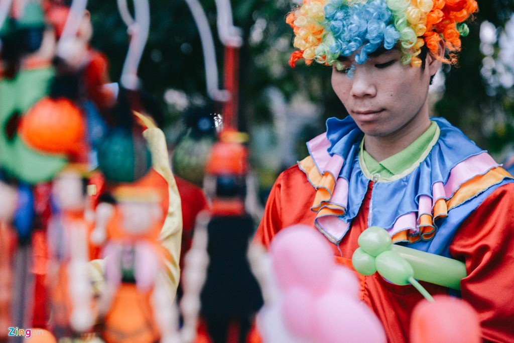 Nhung manh doi muu sinh tren pho di bo hinh anh 10